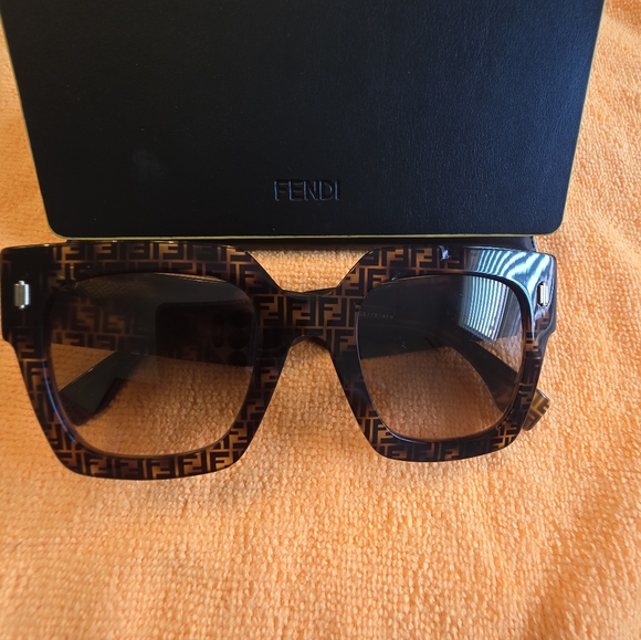 Fendi Brown Square Sunglasses NWT - Picture 5 of 9